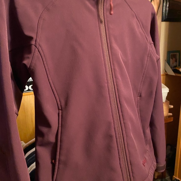 $120 Marmot Burgundy jacket shell zip up waterproof - Picture 5 of 8